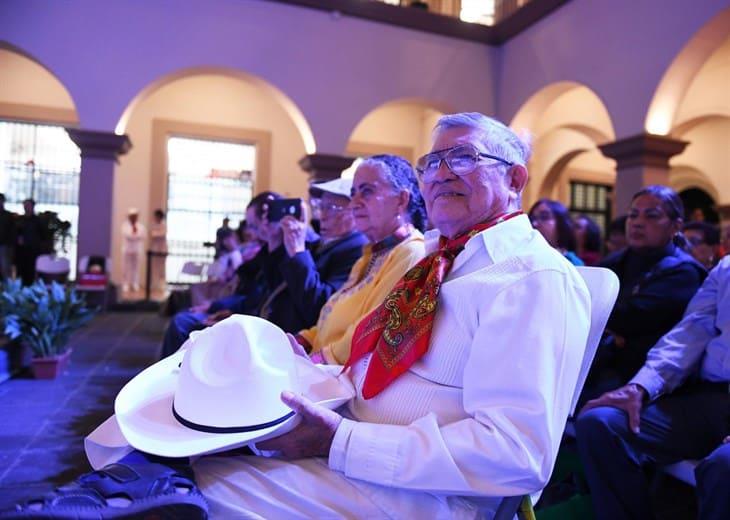 Conjunto Folklórico Veracruz celebra su 60 aniversario y es reconocido en Xalapa