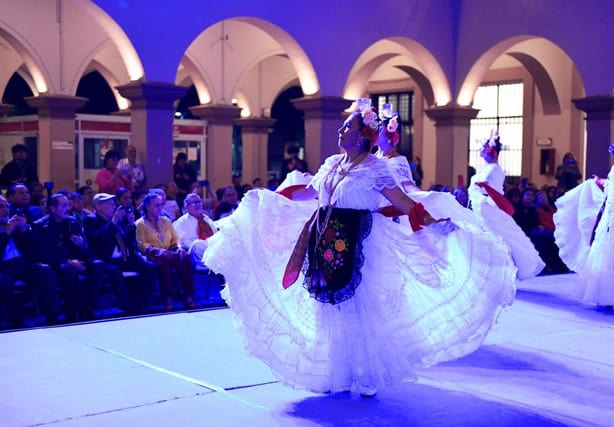 Conjunto Folklórico Veracruz celebra su 60 aniversario y es reconocido en Xalapa