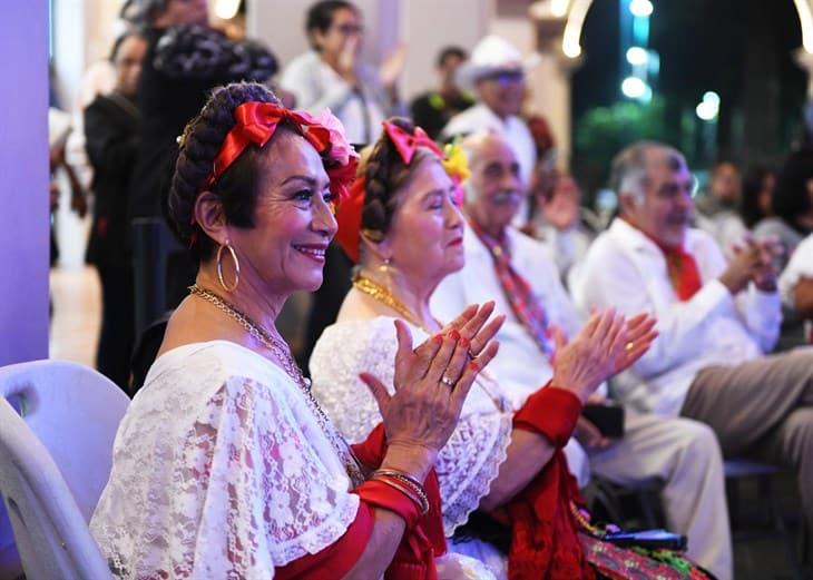 Conjunto Folklórico Veracruz celebra su 60 aniversario y es reconocido en Xalapa