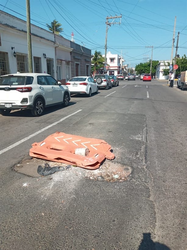 Señalizaciones de baches y hundimientos invaden Veracruz