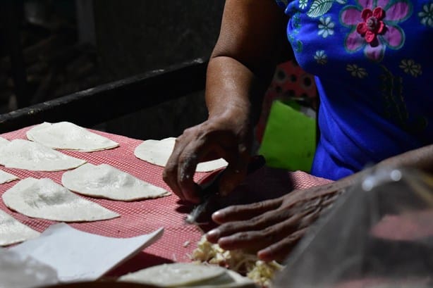 Sazón del Istmo: las empanadas a la leña de doña Neva, 29 años deleitando a Oluta | VIDEO