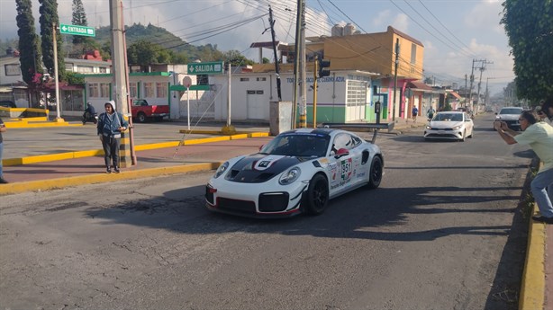 ¡Adrenalina pura! La Carrera Panamericana cruza centro de Veracruz a toda velocidad