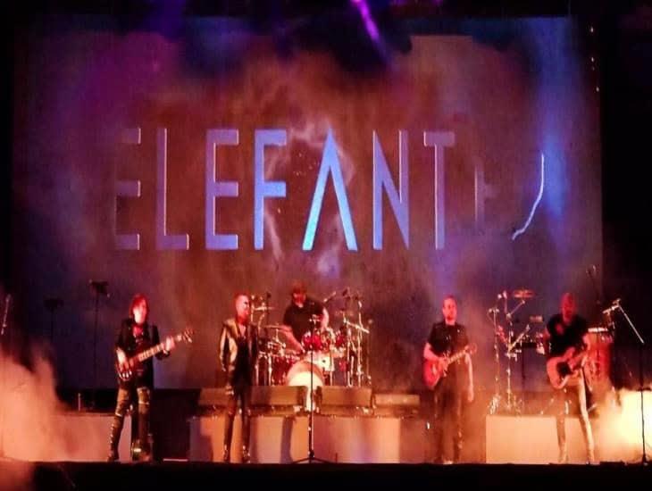 Elefante reconquista a los jarochos con show en Arena Veracruz