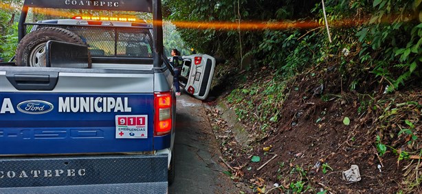 Vuelca vehículo en carretera Xalapa-Coatepec vía Briones