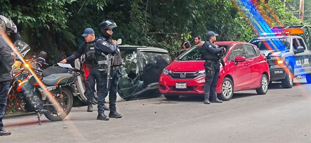 Vuelca vehículo en carretera Xalapa-Coatepec vía Briones