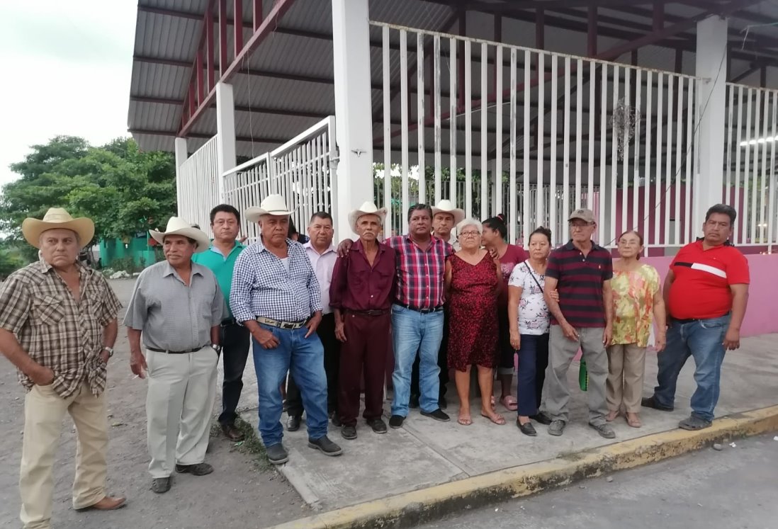 Vecinos de Soledad de Doblado exigen reactivación de la obra carretera Mata Cazuela-Tenenexpan