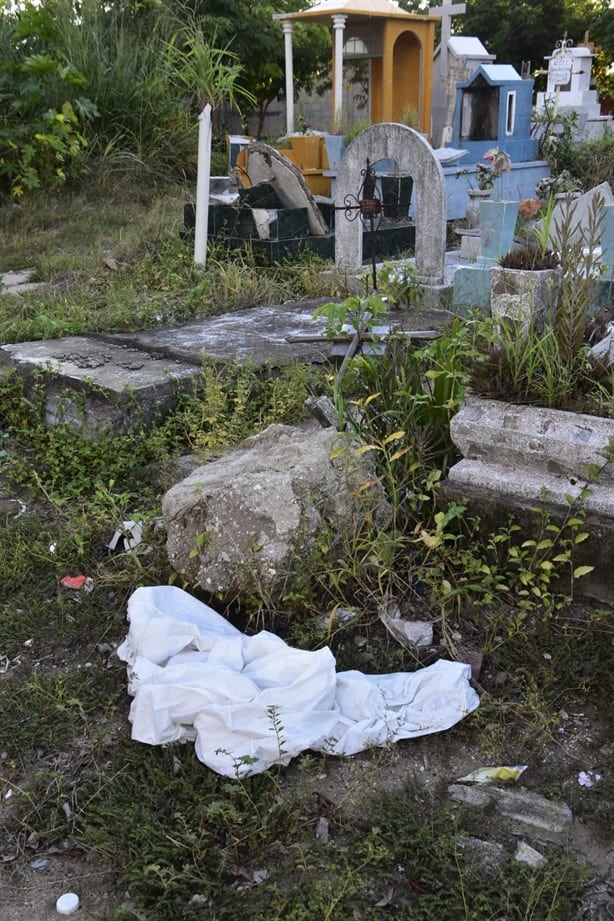 En pésimas condiciones la morgue del Panteón Jardín en Coatzacoalcos | FOTOS