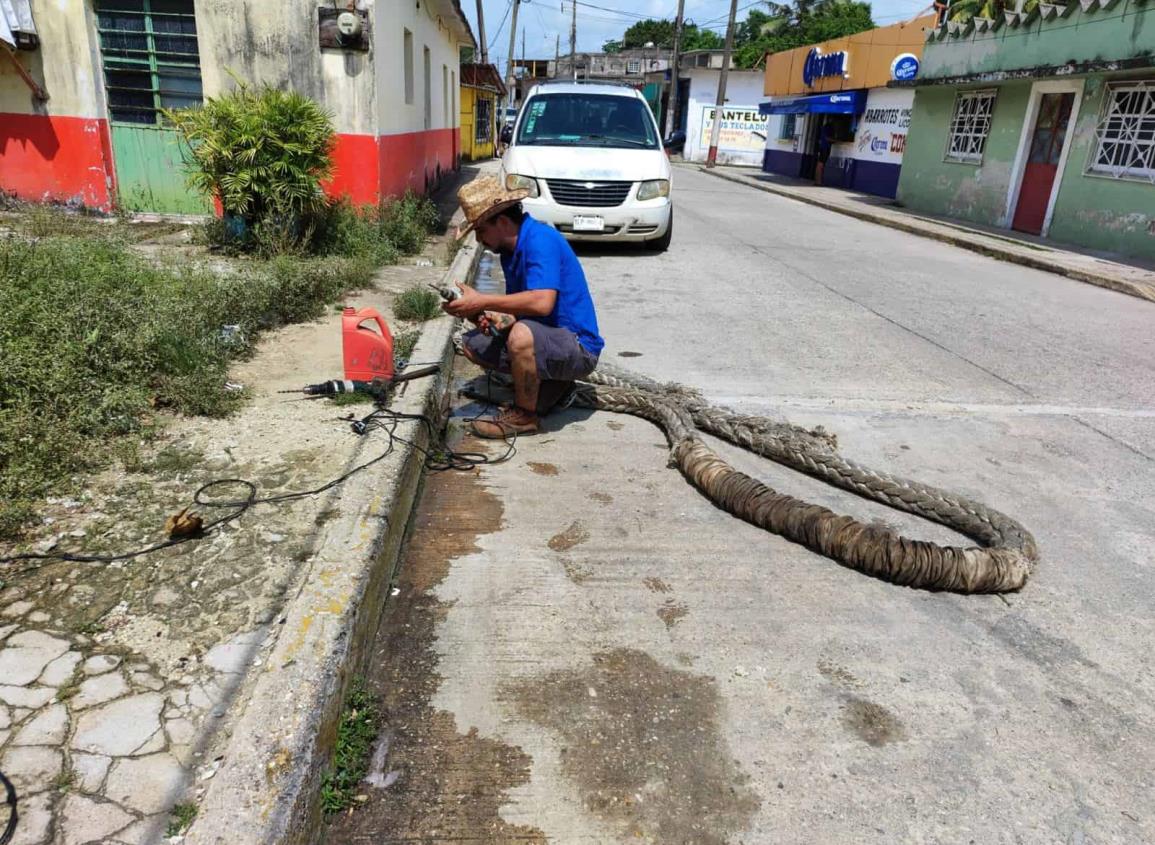 Habitantes de Mundo Nuevo colocan topes para prevenir accidentes