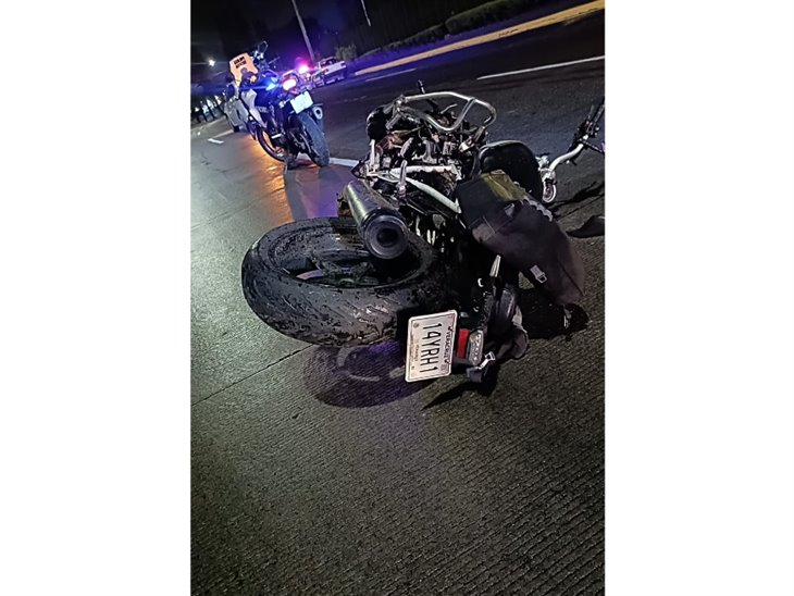 Motociclista sufre aparatoso accidente en la avenida Lázaro Cárdenas de Xalapa