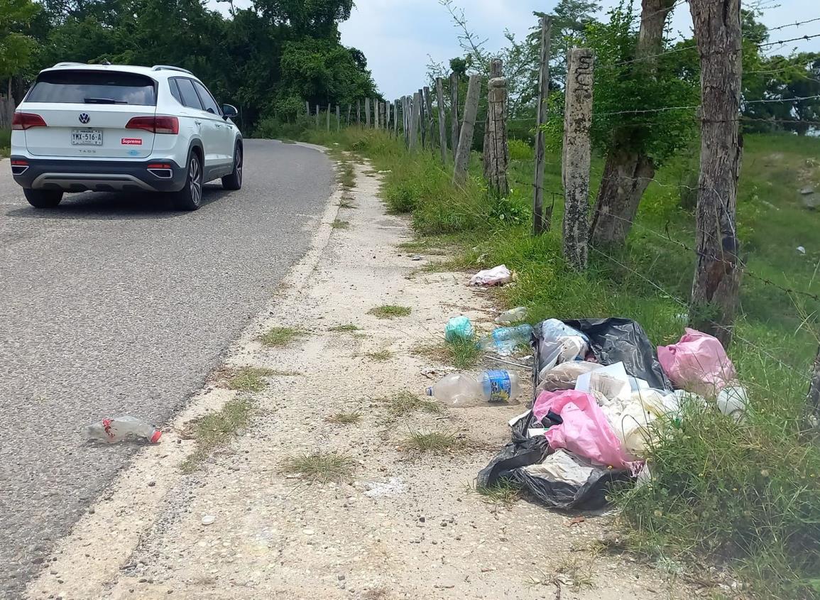 Pese a haberse aprobado sanciones, ciudadanos continúan tirando basura en Las Choapas