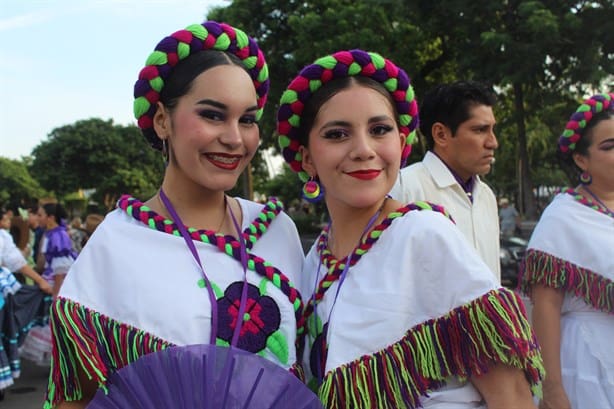 Delegaciones internacionales desfilan por el VII Festival Internacional del Folklore ‘Puerta de las Américas’