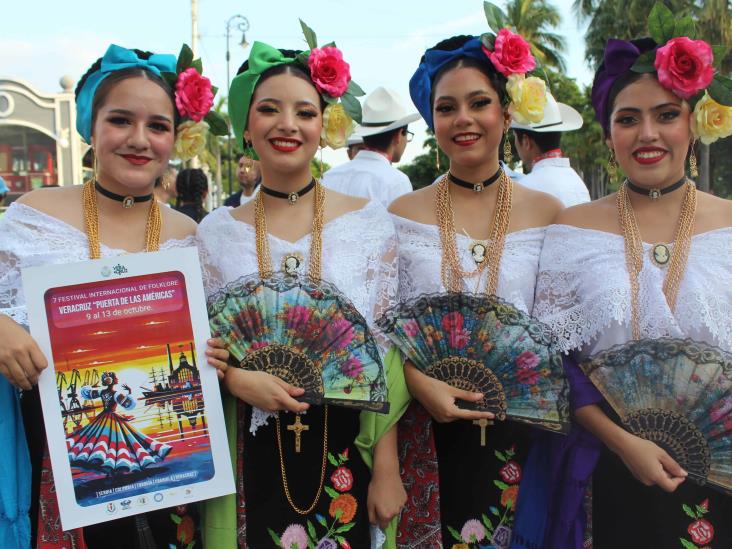 Delegaciones internacionales desfilan por el VII Festival Internacional del Folklore ‘Puerta de las Américas’