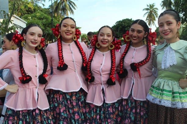 Delegaciones internacionales desfilan por el VII Festival Internacional del Folklore ‘Puerta de las Américas’