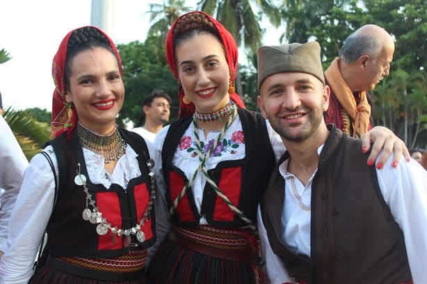 Delegaciones internacionales desfilan por el VII Festival Internacional del Folklore ‘Puerta de las Américas’