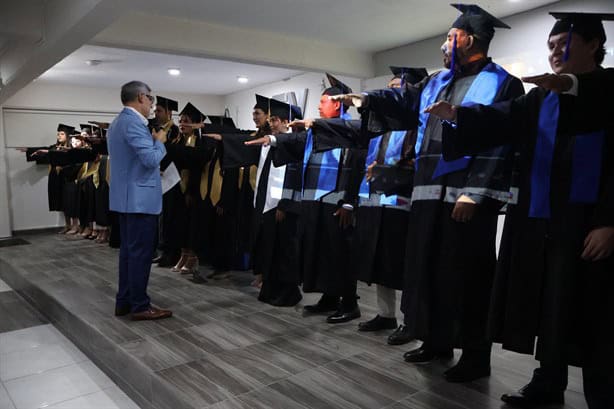 Realizan ceremonia de graduación el Centro de Estudios Veracruz (CEV)