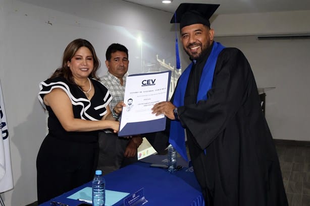 Realizan ceremonia de graduación el Centro de Estudios Veracruz (CEV)