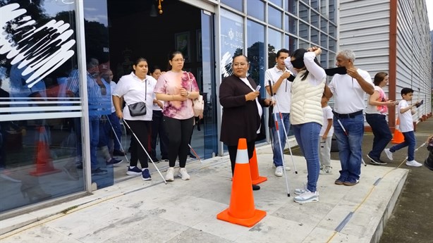 Realizan con éxito la 1era Caminata del Bastón Blanco en Orizaba, en empatía a las personas ciegas