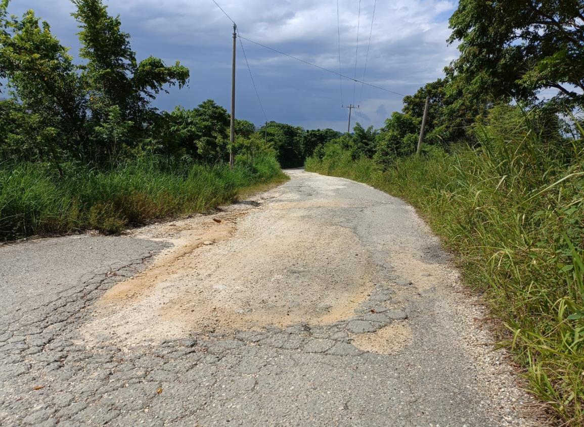 Lluvias dificultan trabajos de rehabilitación de Pemex en camino de Moloacán