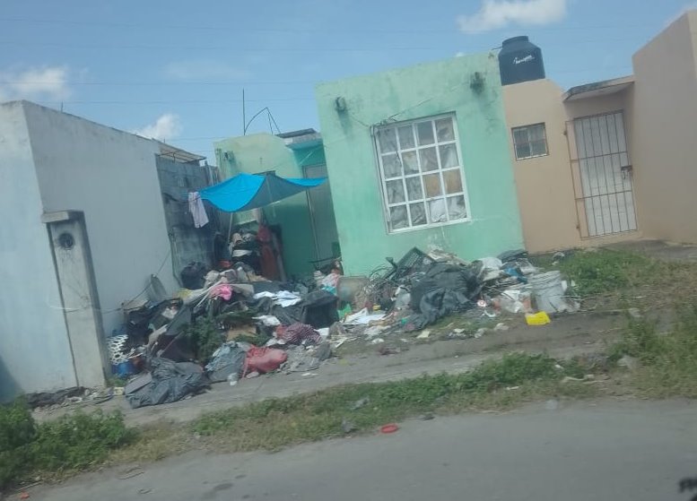 Vecinos de Hacienda La Parroquia denuncian casas abandonadas llenas de basura en Veracruz