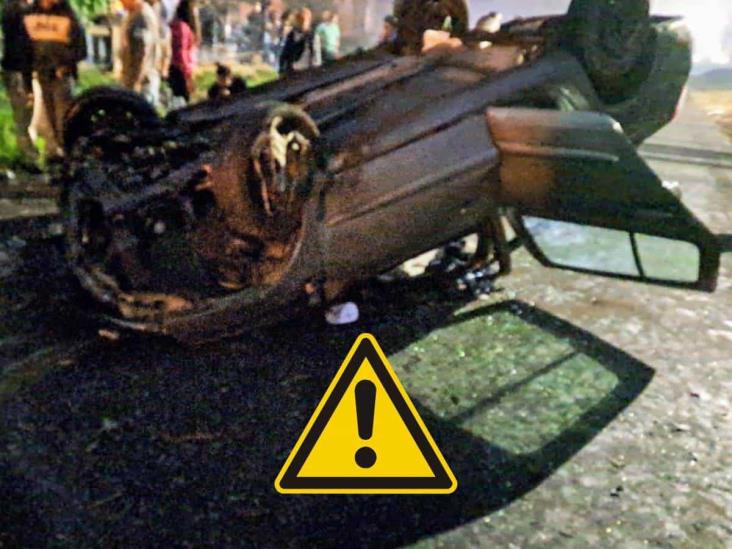 Auto termina volcado en avenida Chedraui Caram de Xalapa; ¿qué fue lo que pasó? (+Video)