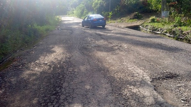 Mal estado de la carretera de Colipa representa un calvario para los conductores