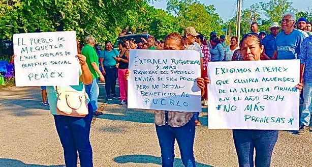 Protestan contra Pemex y compañías petroleras, bloquean carretera a Álamo