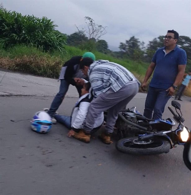 Motociclista severamente lesionada tras ser atropellada en la carretera Fortín-Huatusco