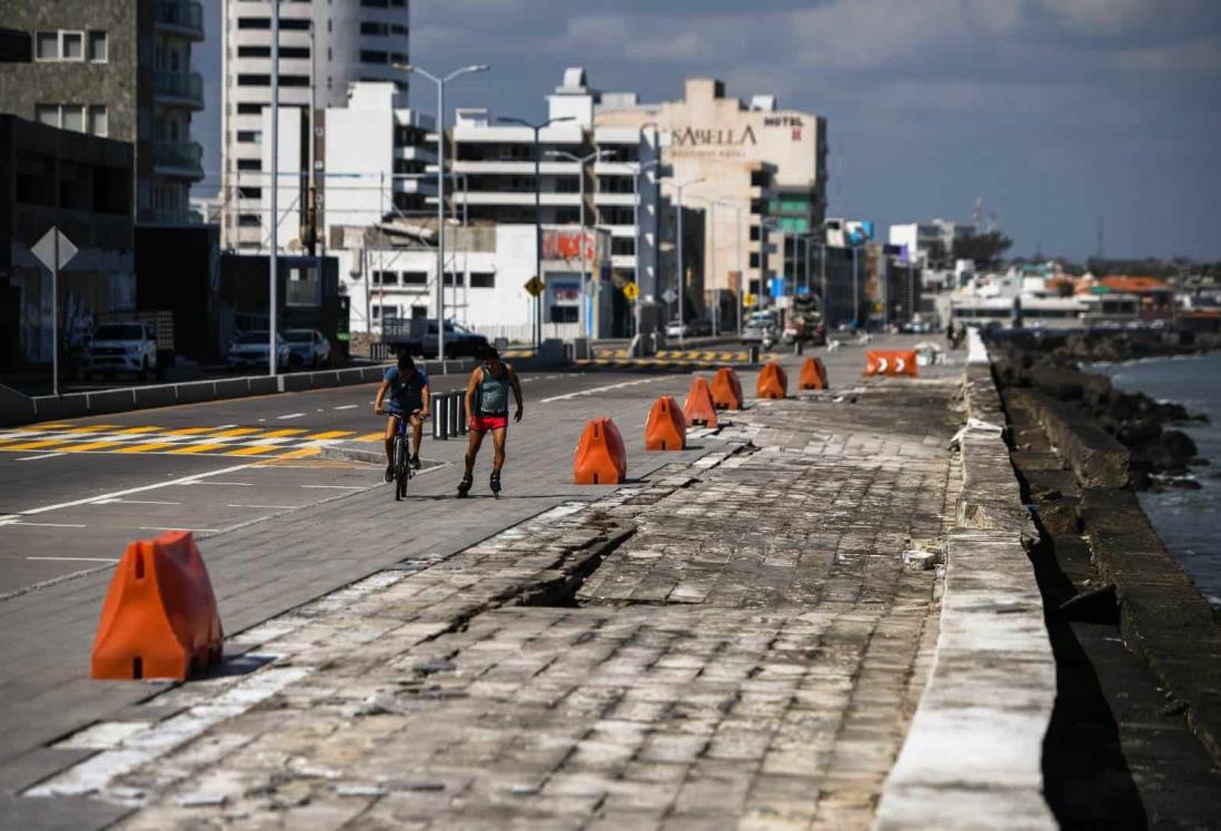 Aumenta tamaño de socavón en el bulevar Manuel Ávila Camacho; urgen escolleras