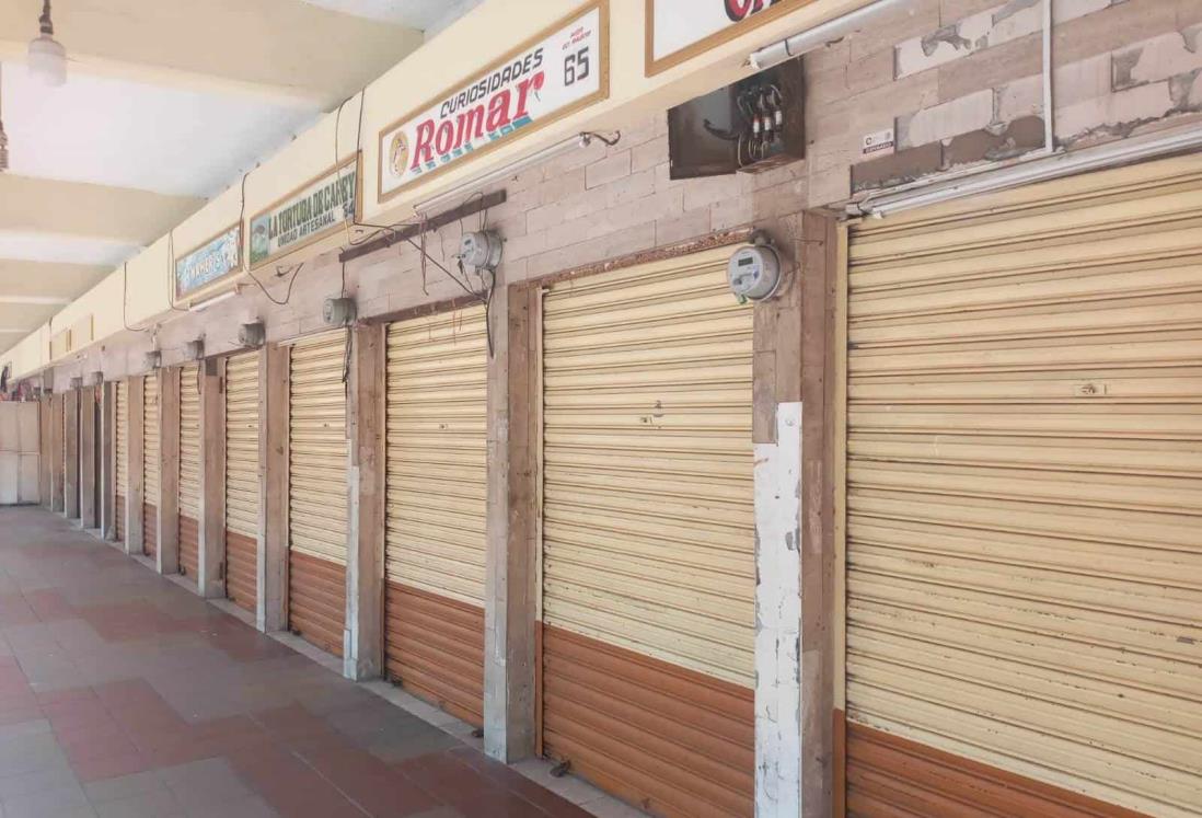 Bajan cortinas de locales del Mercado de Artesanías tras traslado al malecón de Veracruz