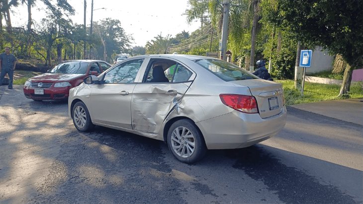 Auto y moto se dan encontronazo en la carretera Córdoba-Chocamán