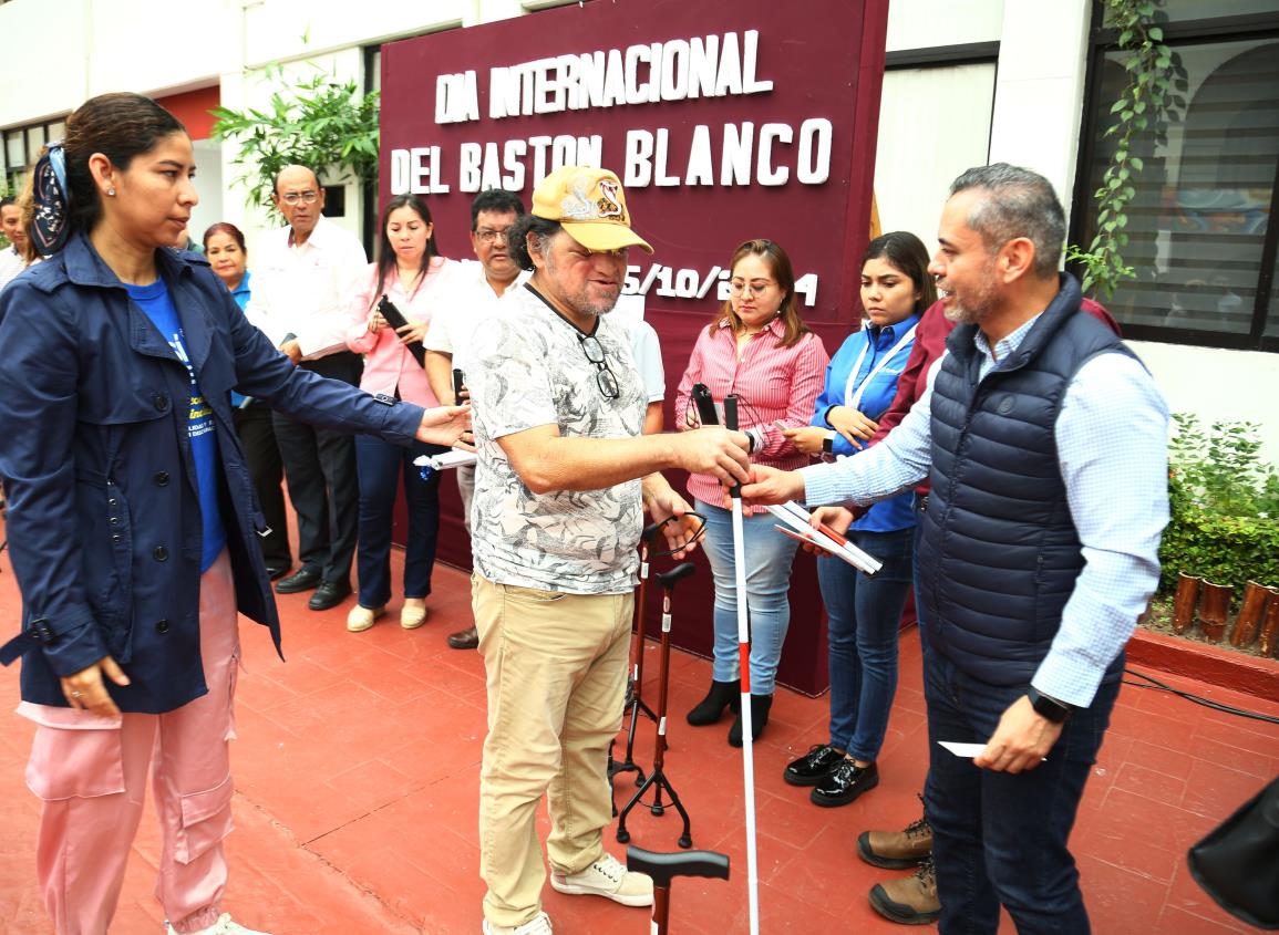 Día Mundial del Bastón Blanco: concientizan y entregan apoyos en Coatzacoalcos l VIDEO