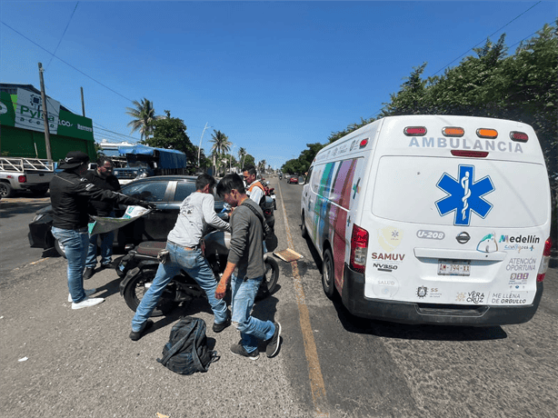 Accidente en carretera Veracruz-Tejar deja a motociclista lesionado