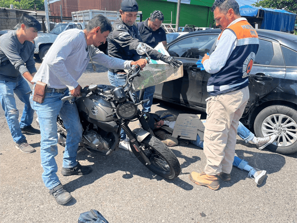 Accidente en carretera Veracruz-Tejar deja a motociclista lesionado