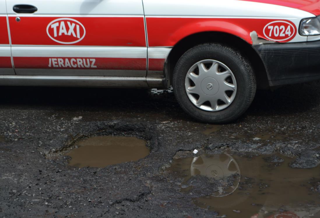 Socavones en Veracruz generaron daños a los taxistas hasta por 10 mil pesos