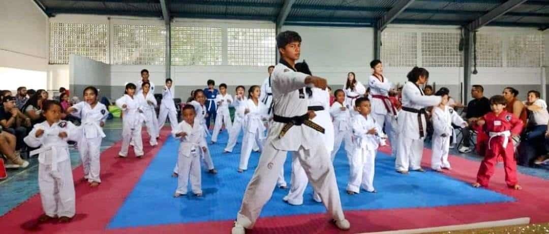 Realizan examen de grados en Soledad de Doblado