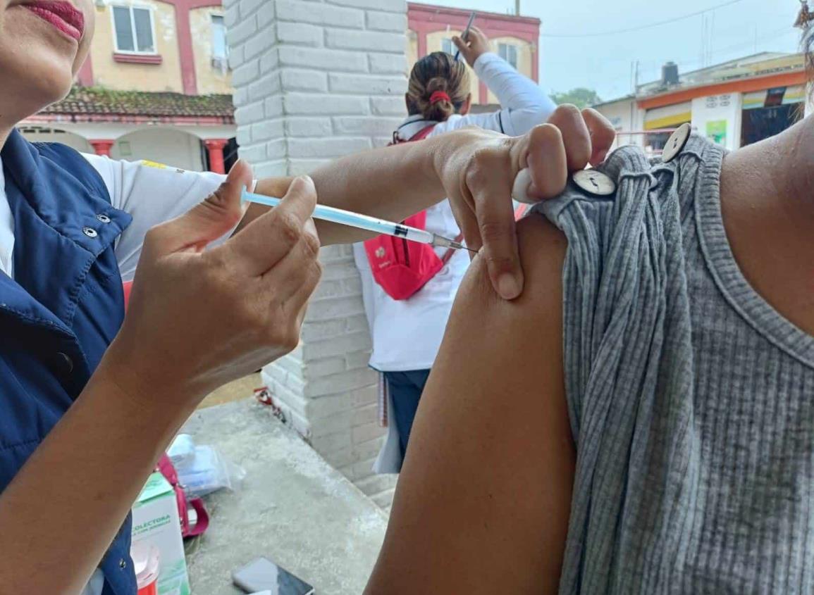 Inicia aplicación de vacunas contra el Covid 19 e Influenza en Moloacán