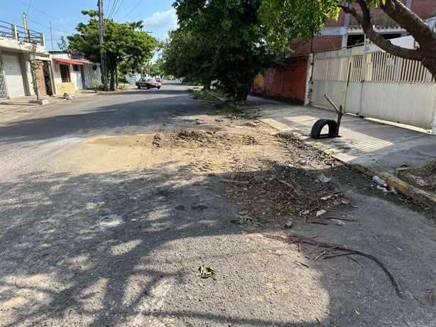 Rompen la calle para hacer conexión de agua y solo dejan tapado con tierra