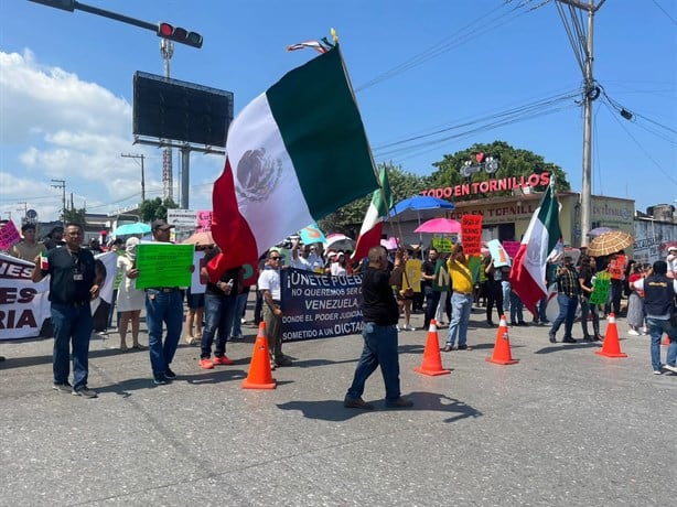 Se manifiestan trabajadores del Poder Judicial en Veracruz; bloquean Rafael Cuervo | VIDEO