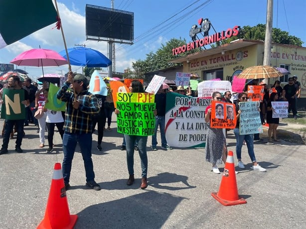 Se manifiestan trabajadores del Poder Judicial en Veracruz; bloquean Rafael Cuervo | VIDEO