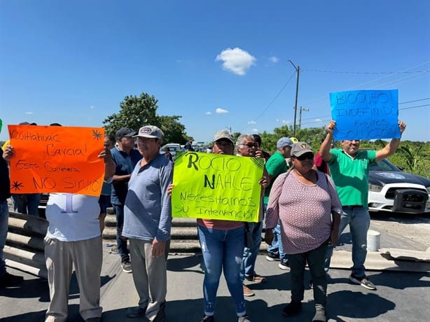 Transportistas bloquean la carretera Carlos A. Carrillo - Cosamaloapan