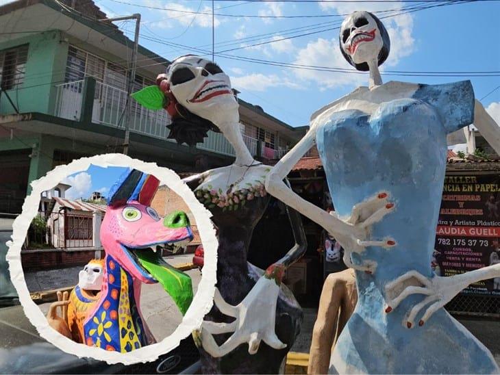 Catrinas y alebrijes de cartón resaltan en la zona centro de Poza Rica