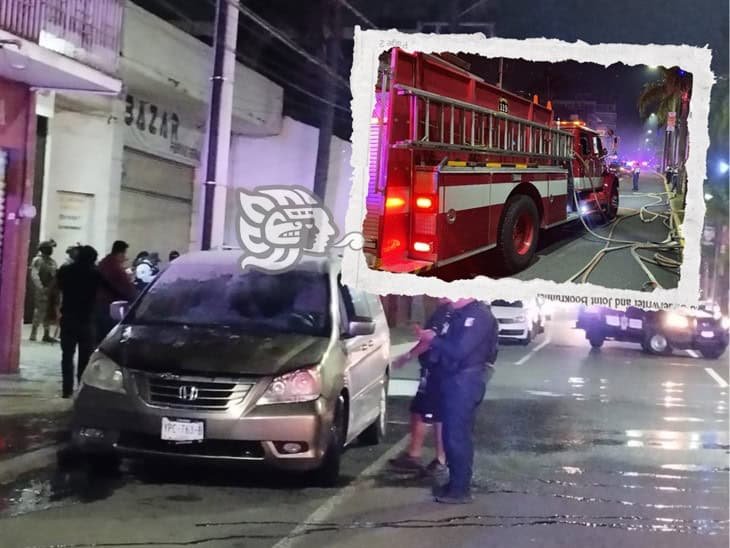 Camioneta por poco arde en llamas cerca del centro de Orizaba