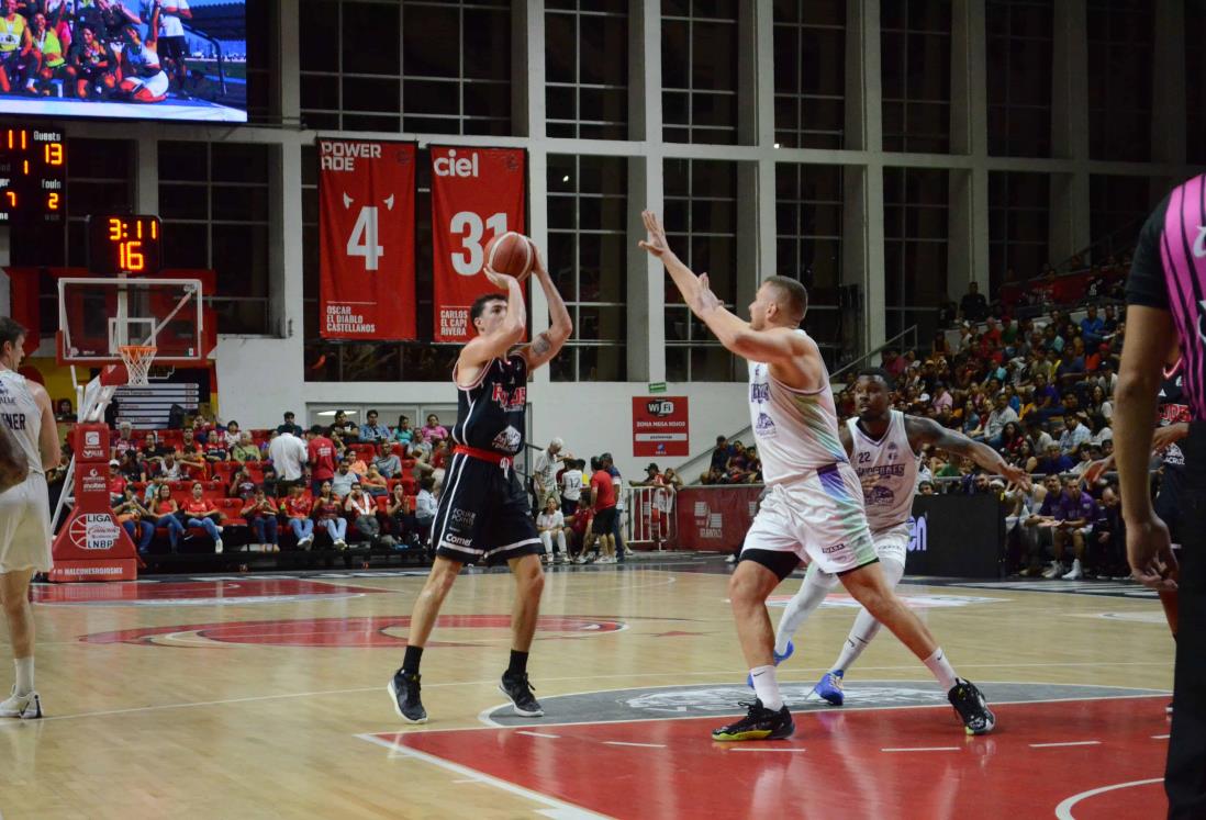 Caen Halcones Rojos ante Xalapa en el Puerto