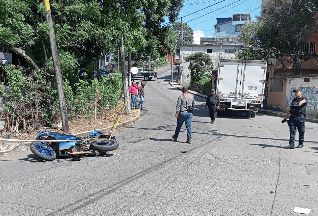 Motociclista lesionado tras chocar contra camión en San Andrés Tuxtla