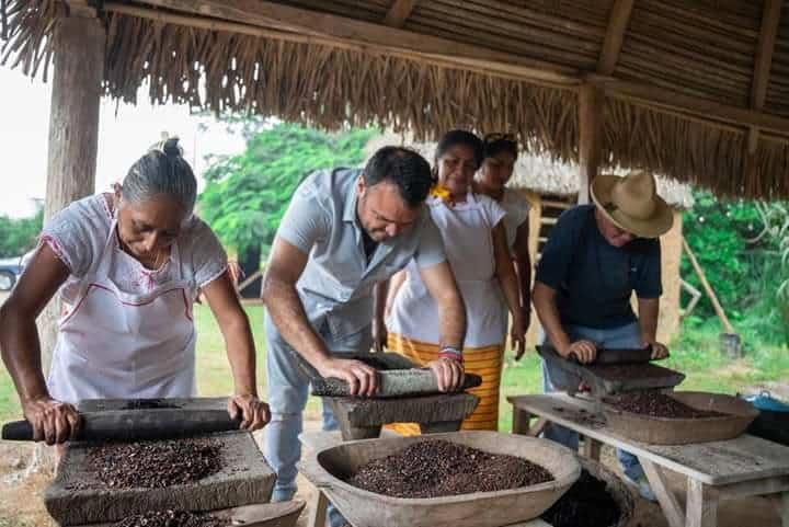 Cosoleacaque fortalece la ruta del Popo, más de 2 mil litros se van a repartir gratis este 18 de octubre