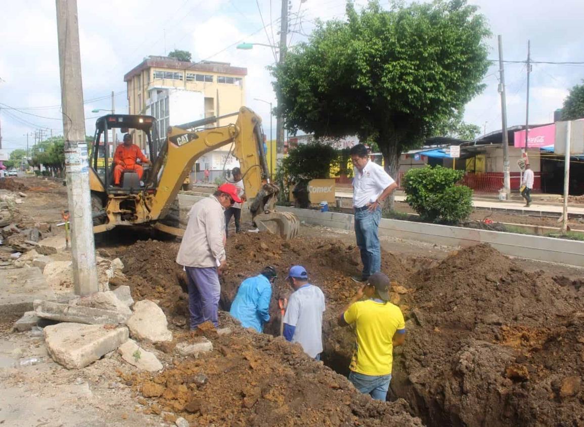 Comerciantes exigen agilizar rehabilitación de avenida en Las Choapas