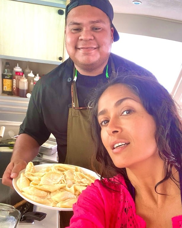 Salma Hayek no olvida a Coatzacoalcos y recuerda su gastronomía