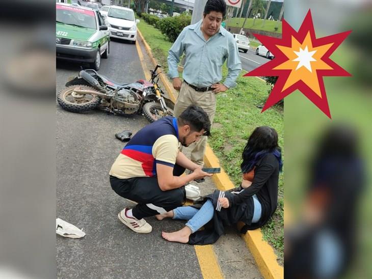 ¡Otro accidente! Choque de motociclistas colapsa la avenida Lázaro Cárdenas de Xalapa