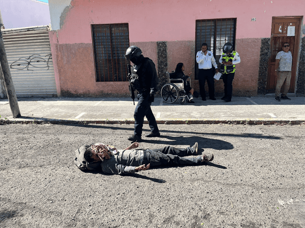 Taxi atropella a hombre frente Parque Zaragoza de Veracruz