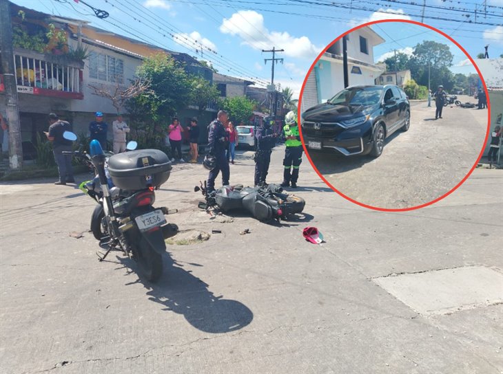 ¡Termina mal! tras robar moto, joven se estrella contra camioneta en Córdoba